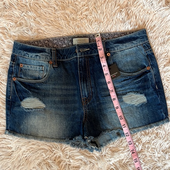 New with tags forever 21 jean shorts - Picture 4 of 5
